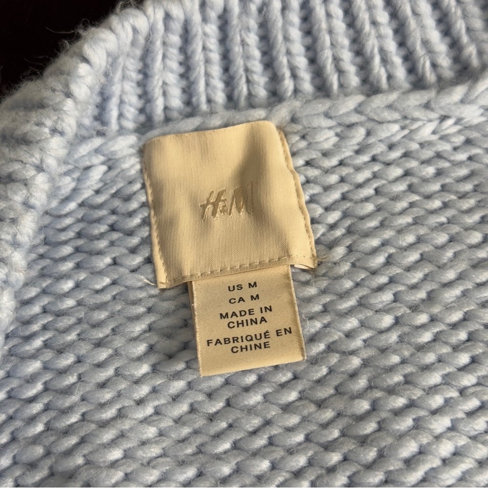 H&M MEDIUM Light Blue Wool Blend Chunky Cable Knit Cropped Cardigan Sweater - Picture 6 of 8